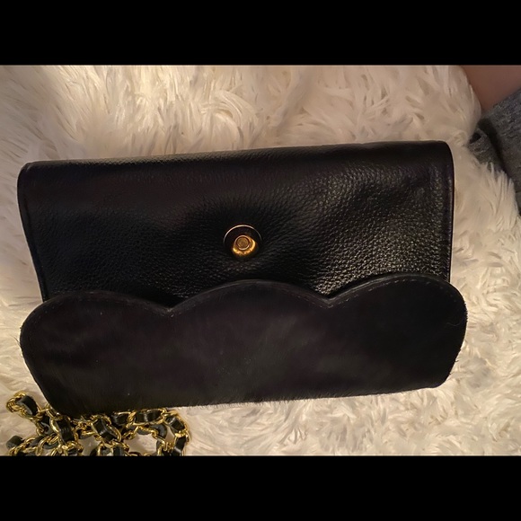 Black clutch/handbag with fur on front - Picture 4 of 10